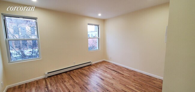 Foto del edificio - 299-301 Graham Ave