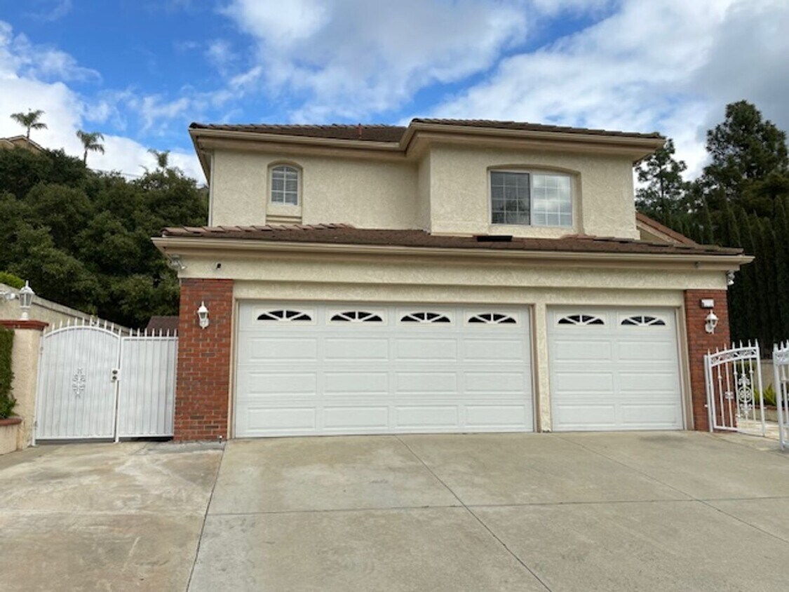 Primary Photo - Home in Orange Hills
