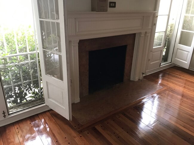 French Doors open to Courtyard - 5211 W 9th St