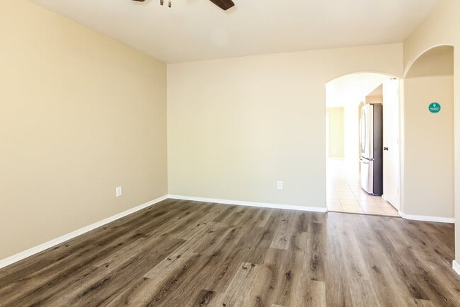 Building Photo - 12649 W Shaw Butte Dr