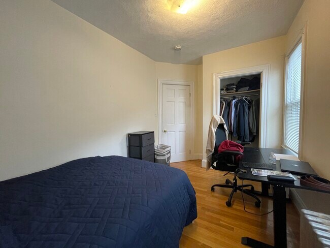 Building Photo - 65 Fairbanks St