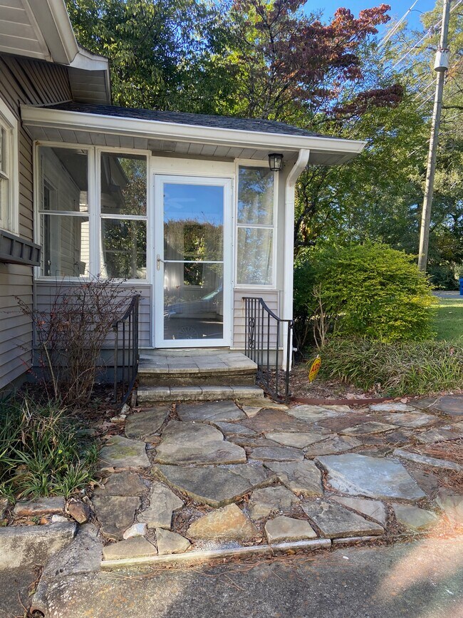 Foto del edificio - 907 Irving Rd