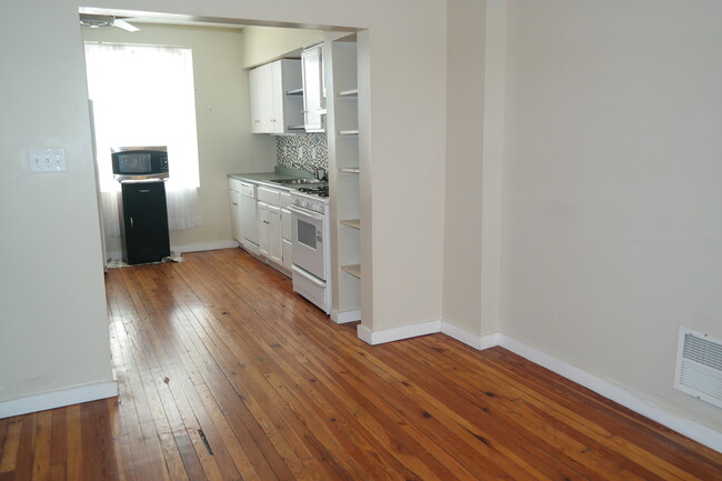 Building Photo - 2BR/1.5BA Townhouse in Brewers Hill