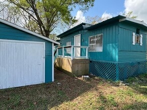 Building Photo - 250 Richard St