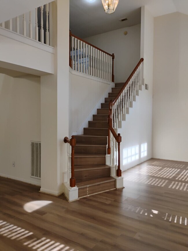 Foto del edificio - 231 Cedar Elm Ln