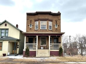 Building Photo - 308 E 5th St
