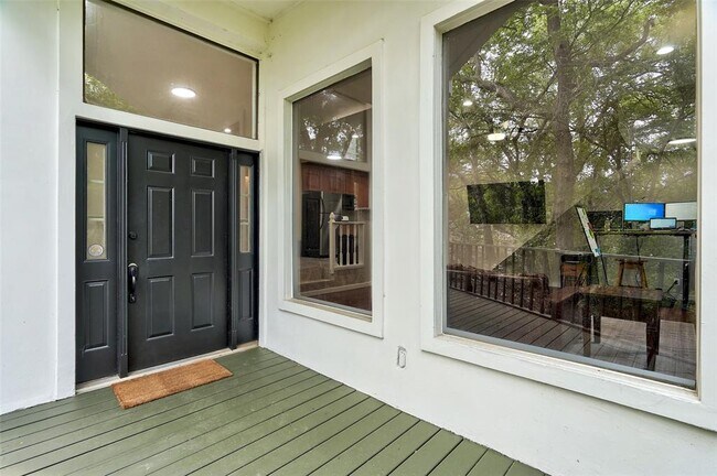 Foto del edificio - 8804 Mountain Ridge Dr