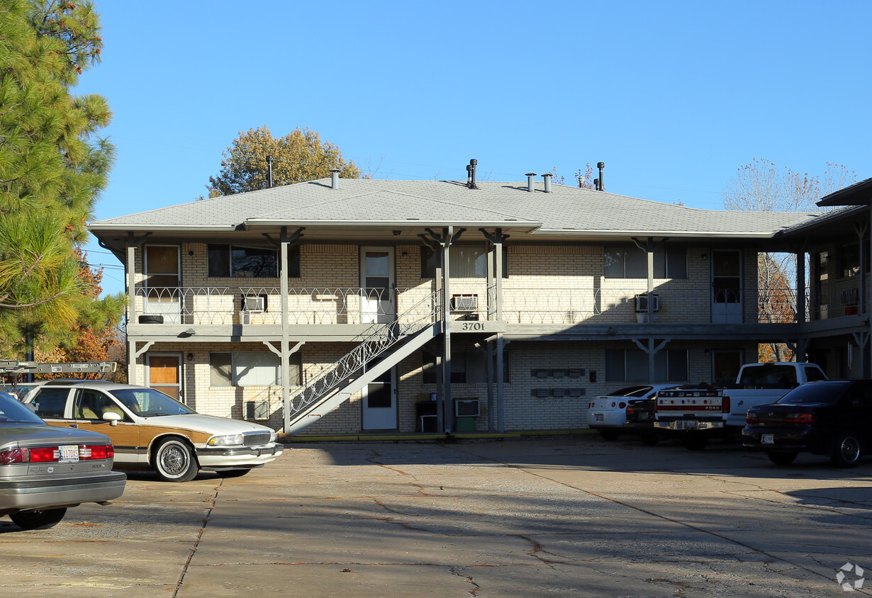 Foto del edificio - 3701 S Indianapolis Ave