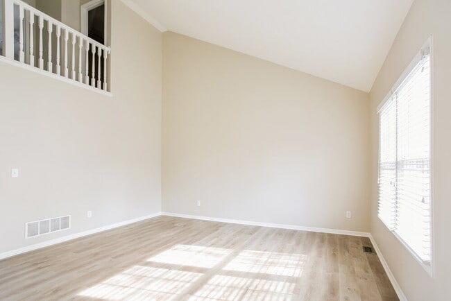 Building Photo - 9150 Strawser St