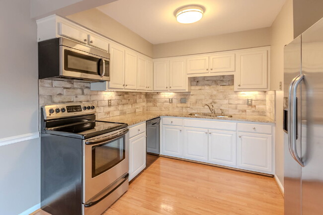 Foto del edificio - Fantastic Brentwood Location! Community po...