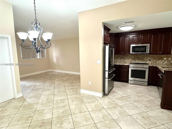 Building Photo - 2514 SW 138th Ave