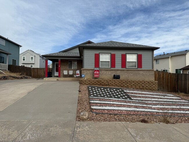 Building Photo - Charming 3 Bedroom, 2 Bath Home — Minutes from Fort Carson, Peterson AFB & Schriever AFB!