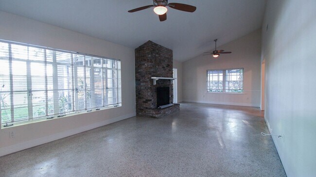 Building Photo - 1720 Lake Shore Dr