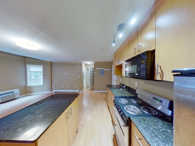 Building Photo - 461 Park Dr