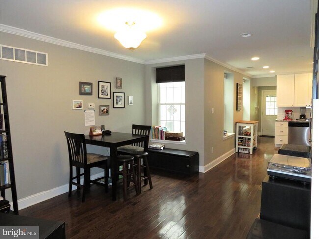 Foto del edificio - 290 Leverington Ave