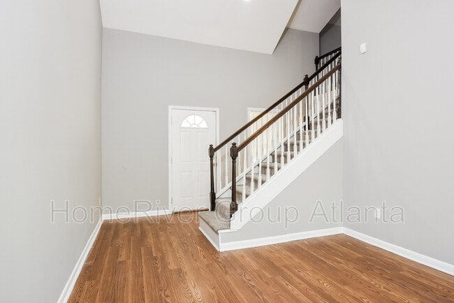 Building Photo - 7330 Drake Ave