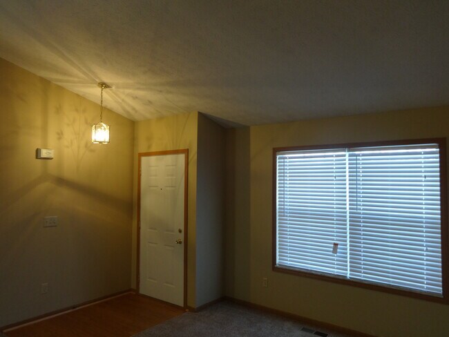 Building Photo - 4633 Stratford Lane