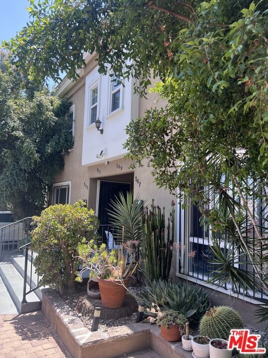 Building Photo - 247 S Catalina St