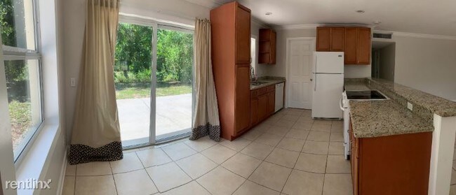 Building Photo - 3 br, 1 bath House - 2926 Ponce De Leon Dr