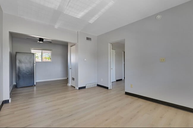 Foto del edificio - 474 1/2 E Norwich Ave