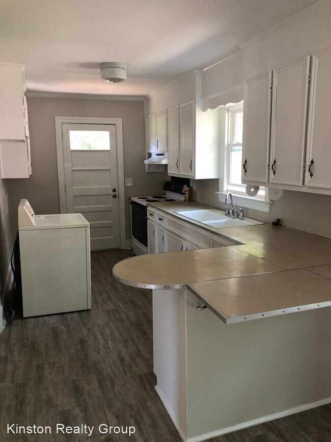 Foto del edificio - 3 br, 1 bath House - 202 Heard St.