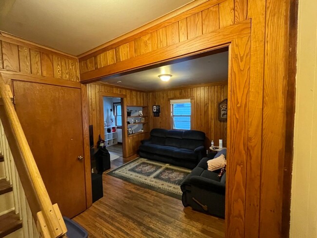 Building Photo - 4 bedroom House Close to U of M! Leasing f...