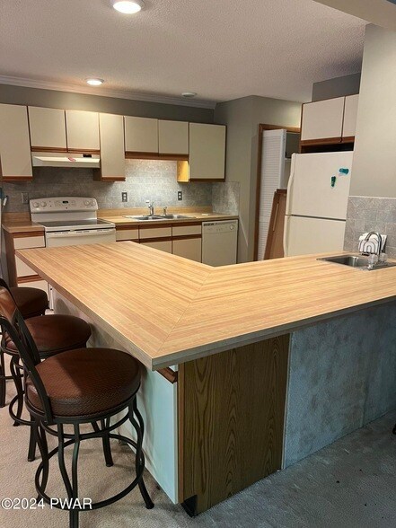 Building Photo - 305 Pond Mdw Ter