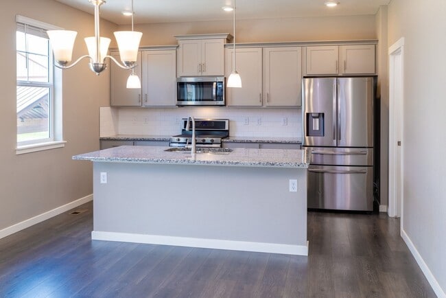Building Photo - Stunning 4BR House in Berthoud