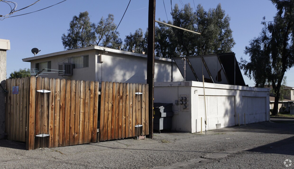 Building Photo - 405 Silverwood Ave