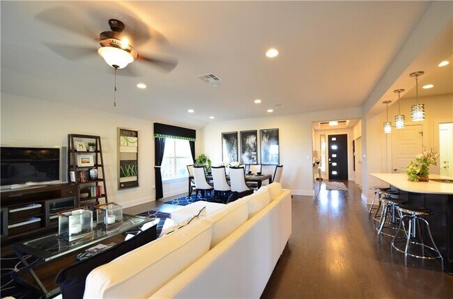 Building Photo - 1201 Chad Dr