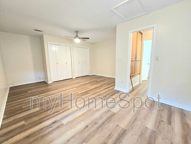 Building Photo - 909 Springbrook Ave