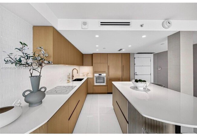 Foto del edificio - 400 South Pointe Dr