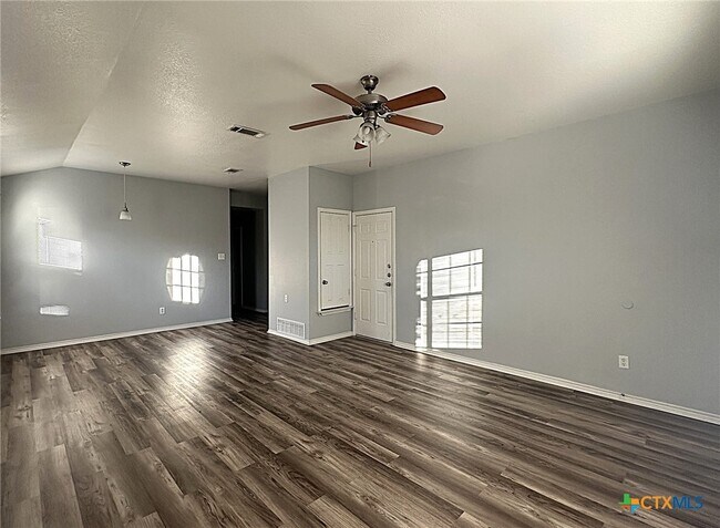 Building Photo - 2710 Ashley Dr
