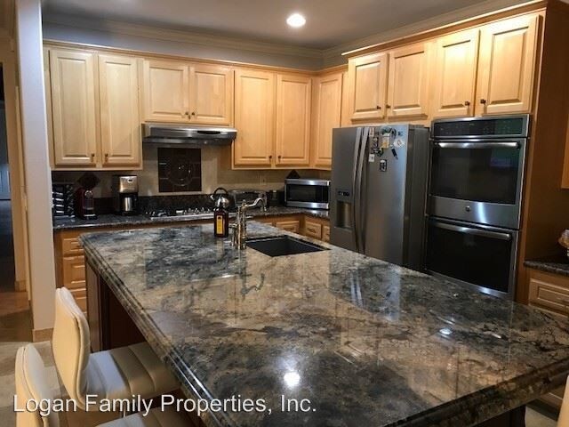Building Photo - 3 br, 2.5 bath House - 7111 Leeward Street
