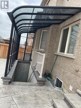 Building Photo - 25 Seymour Rd