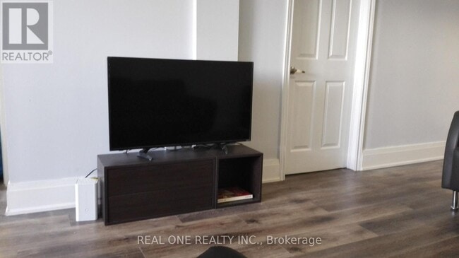 Building Photo - 62 Sunnypoint Crescent