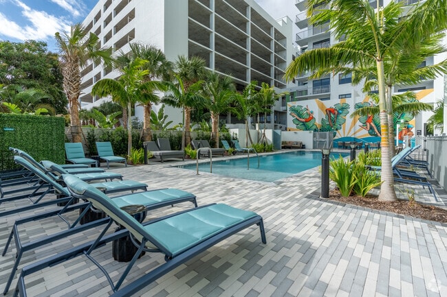Terraza de la piscina - The Tropic