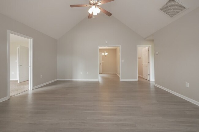 Building Photo - Cozy 3 Bedroom Home