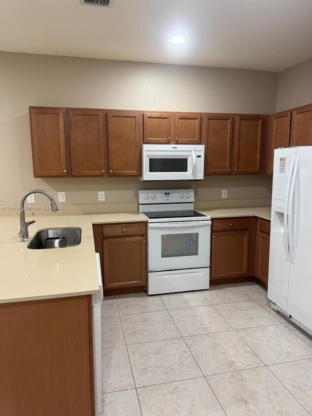Foto principal - 230 NW 109th Ave