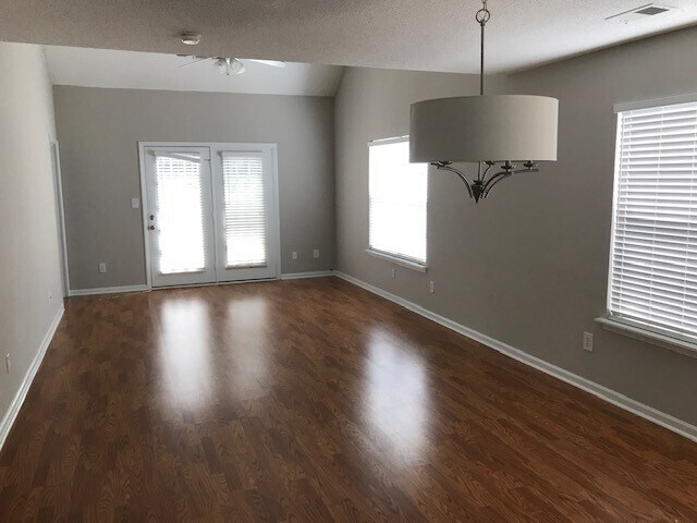 Building Photo - Desired Location for this 3 bedroom 2 bath...