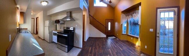 Building Photo - 309 River St
