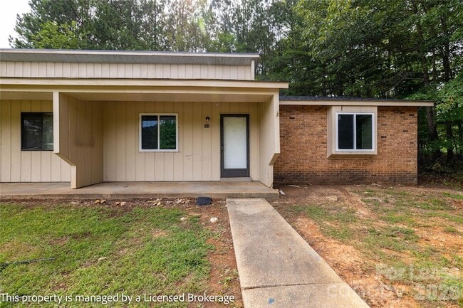 Building Photo - 145 Brentwood Dr