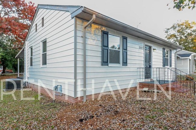 Building Photo - 2527 Sheraton Dr