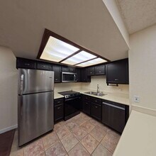 Building Photo - 2701 Otter Creek Ct