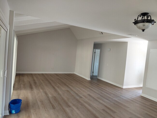 Building Photo - 927 Rutgers Ave