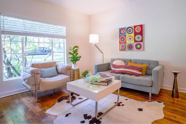 Foto del edificio - 1401 Ashwood Rd