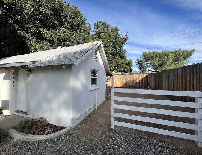 Foto del edificio - 12911 Douglas St