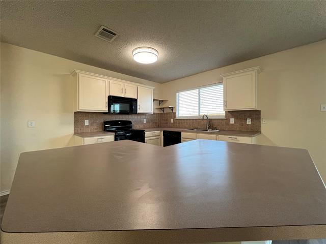Foto del edificio - 9904 Sparrow Hawk Ln