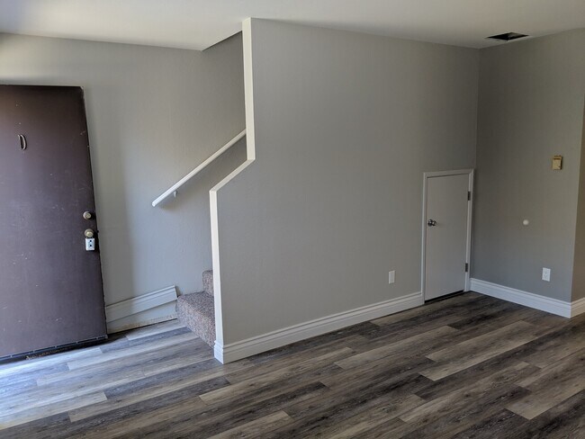 Foto del edificio - 2116 Fairchild Way