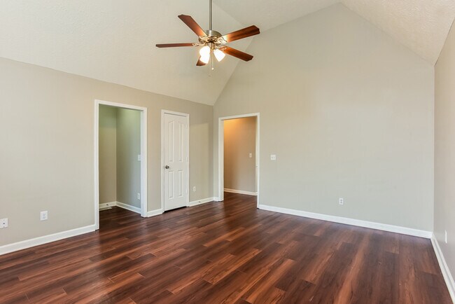 Foto del edificio - 503 Dunhill Ct